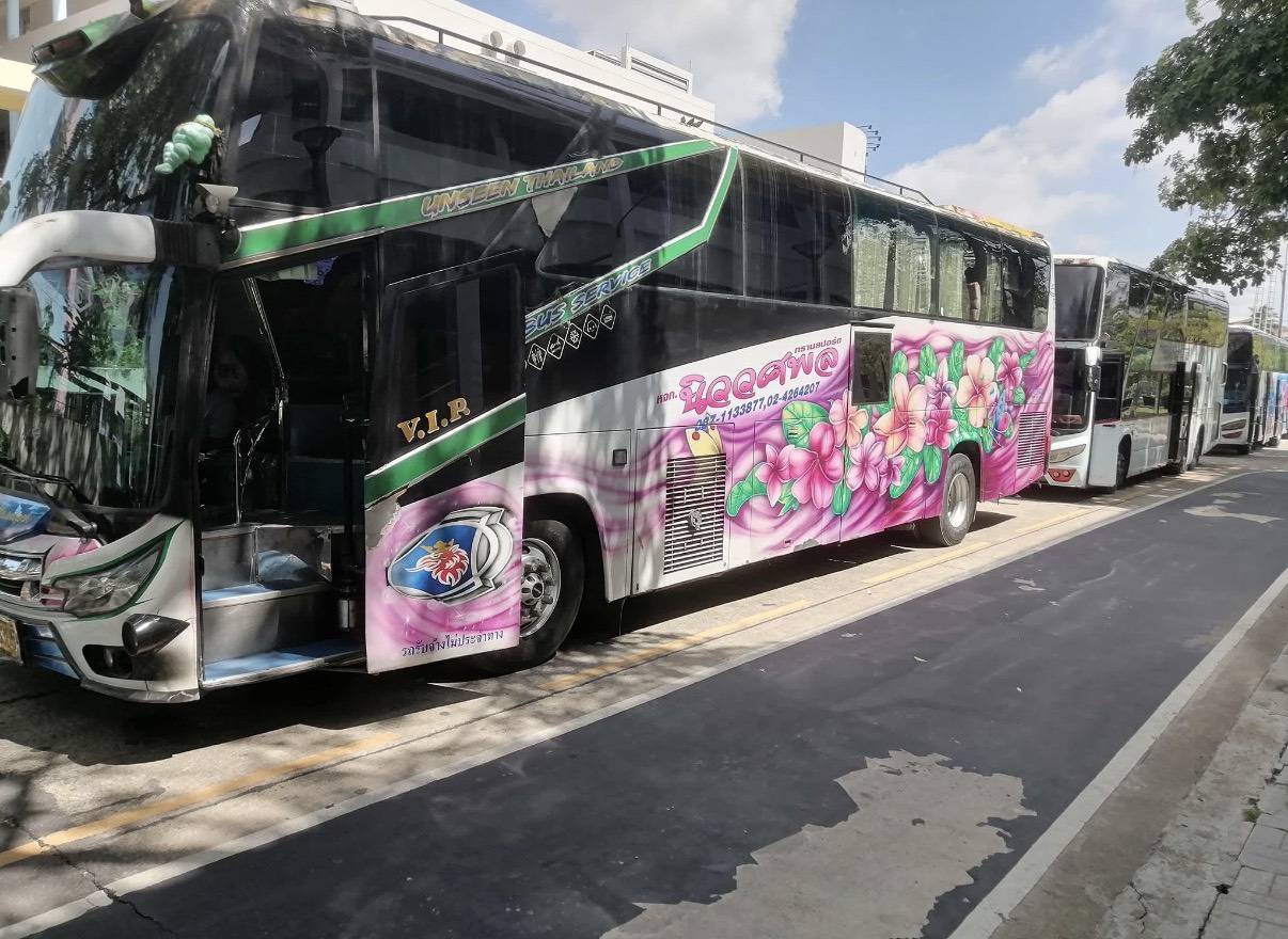 รถปรับอากาศ 1.5 ชั้น ให้บริการโดย New Vasapol Transport